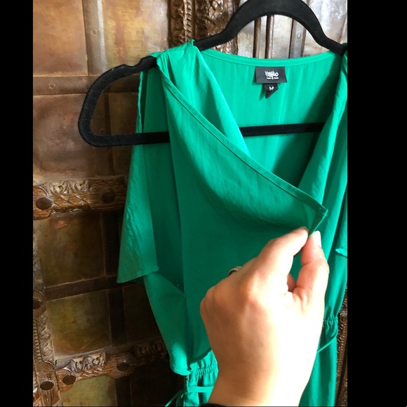 Gorgeous Emerald Green Dress! Like New.😍 - Picture 8 of 11